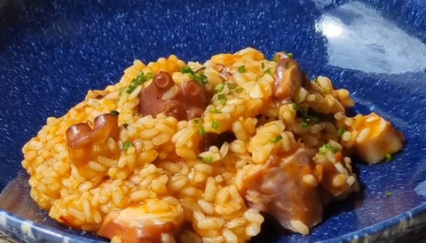 Arroz meloso de pulpo y tomate